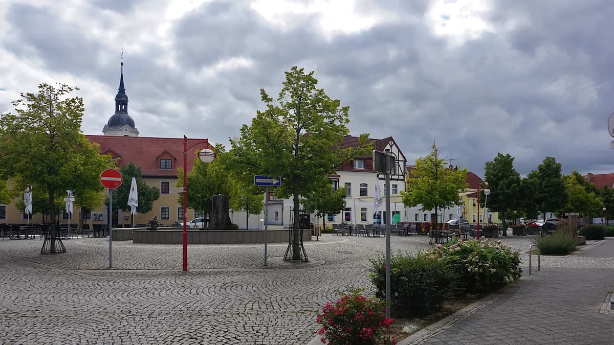 Marktplatz von Brandis mit Blick zur Stadtkirche