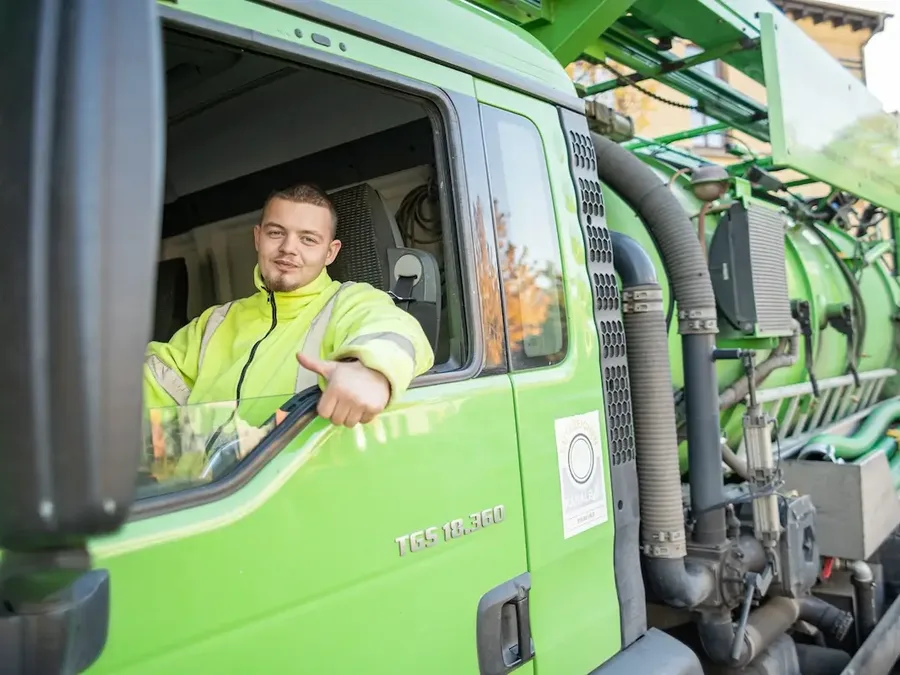 Fuhrpark mit voll ausgerüsteten Einsatzfahrzeugen